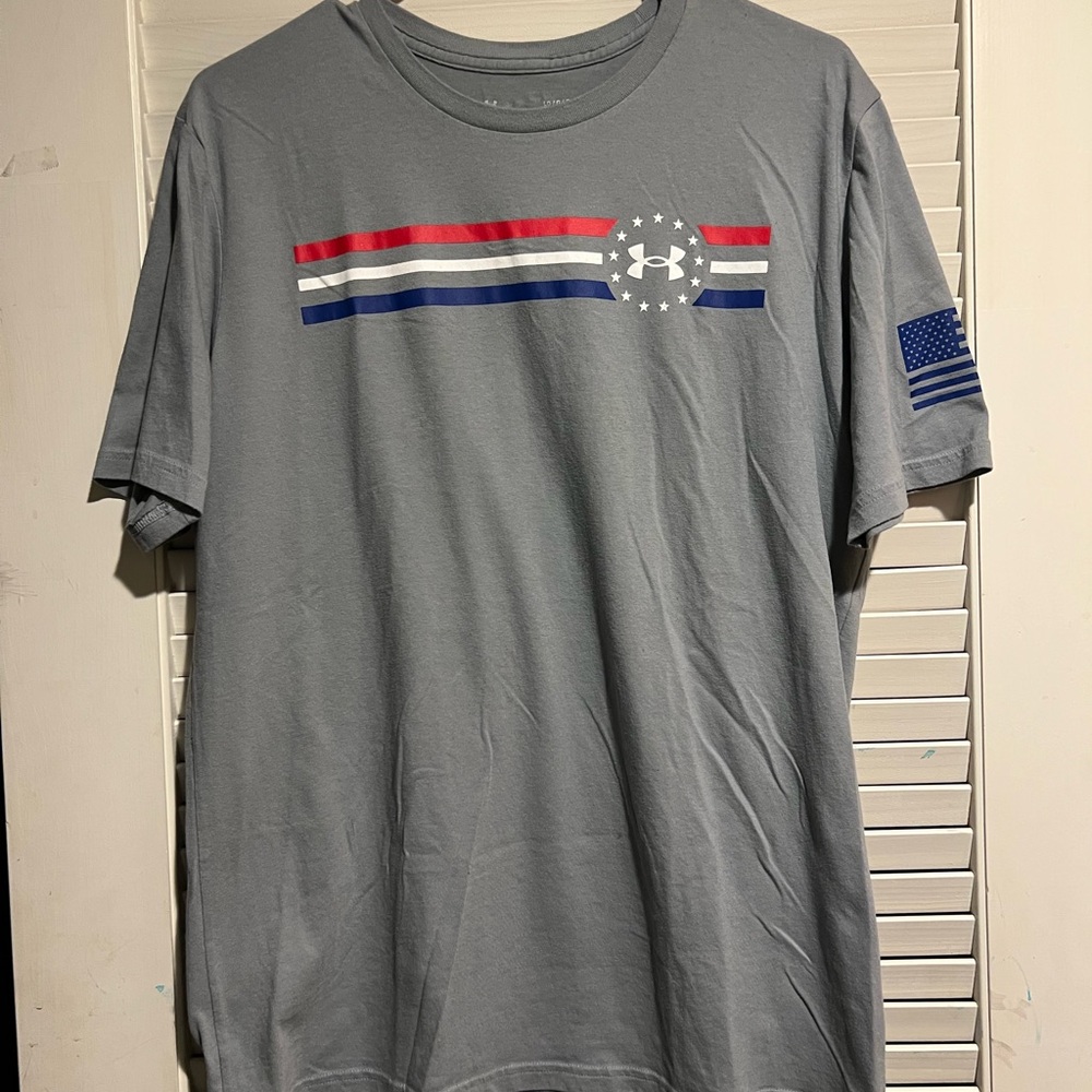 Under Armour Gray Short Sleeve Tee with Striped Design